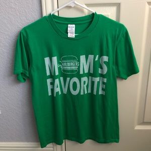Wahlburgers “MOM’S FAVORITE” Graphic Tee